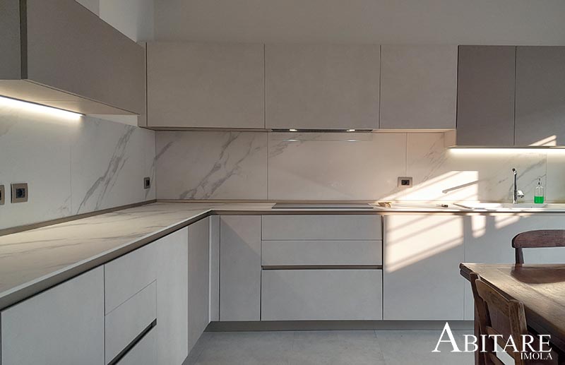 arredamento imola snaidero cucina way top hpl effetto marmo progettazione interni interior design arredare casa faenza