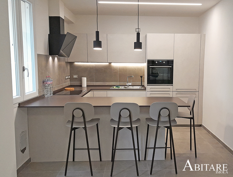 arredamento abitare imola arredare casa cucina way snaidero piano in quarzo induzione cappa no drip interior design bologna faenza cucine penisola forno in colonna