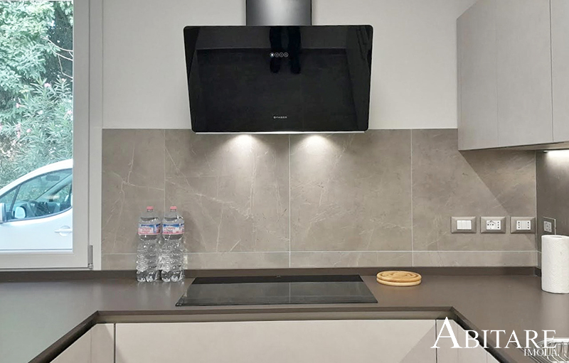 arredamento arredare casa imola bologna piano induzione top quarzo cucina resina cenere snaidero cucine penisola interior design stile minimal progettazione interni