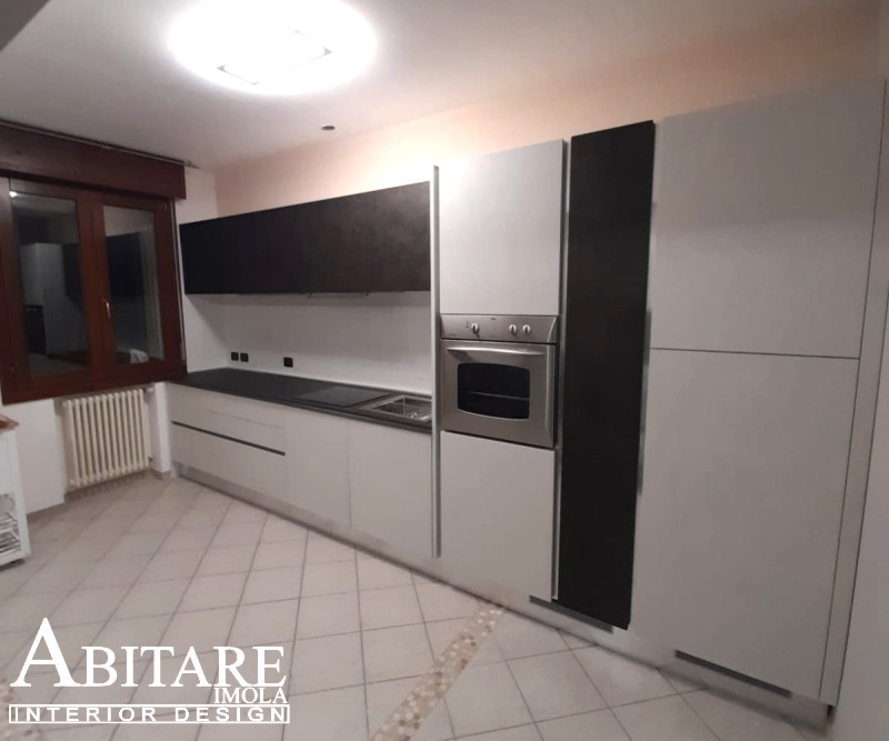 arredamento imola cucina lineare effetto resina bianca forno in colonna farenza lugo