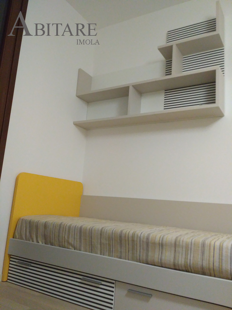 arredare casa letto con cassettoni sotto libreria sospesa a muro cameretta camerette dielle senza formaldeide fontanelice casal fiumanese imola bologna