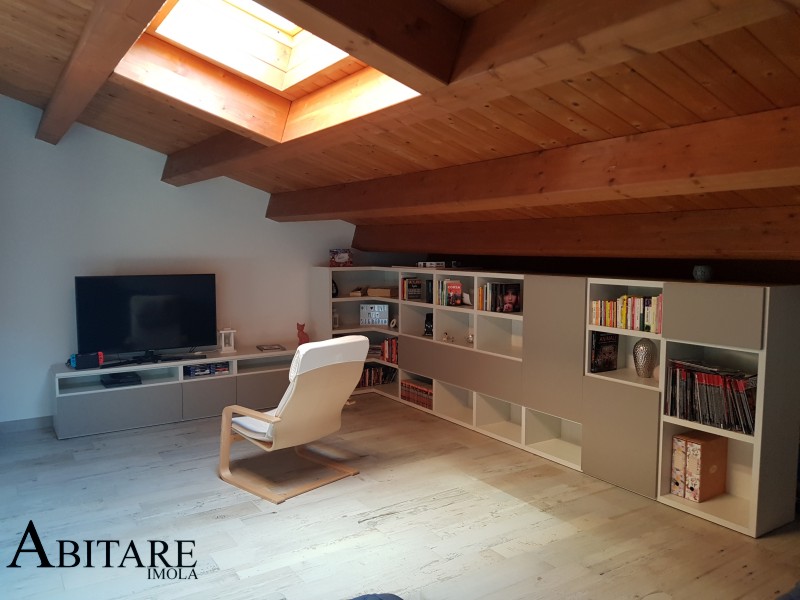 arredare mansarda arredare sottotetto libreria bifacciale dielle modus relax arredocasa imola faenza reda