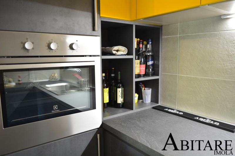 bonus mobili arredare casa progetto interni interior design antracite cappa vista dispensa vini vino wine bar forno in colonna