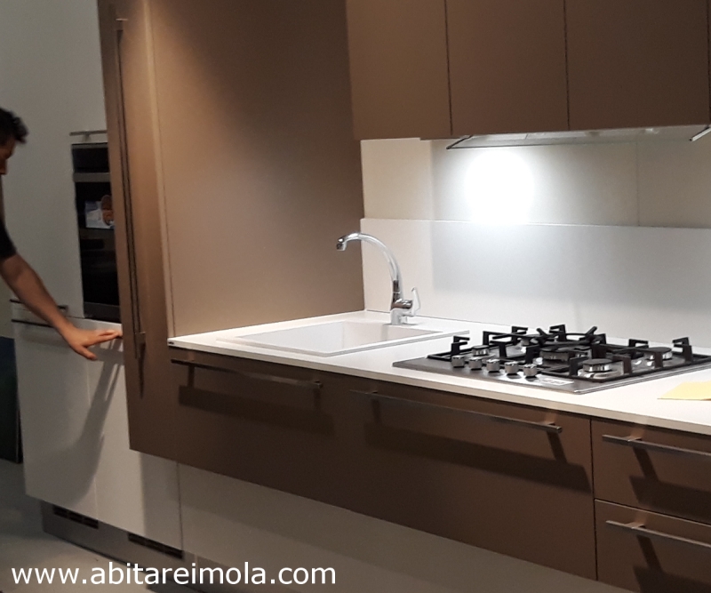 cucina dettaglio piano bianco ceramica corian quarzo cucine arredamento imola bologna lugo faenza castel bolognese