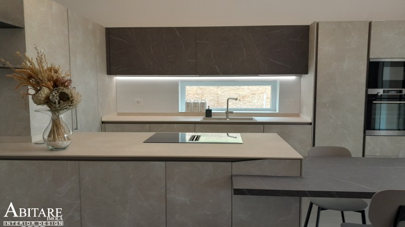 cucina snaidero lavello sotto finestra piano cottura induzione con cappa interior design bologna faenza lugo