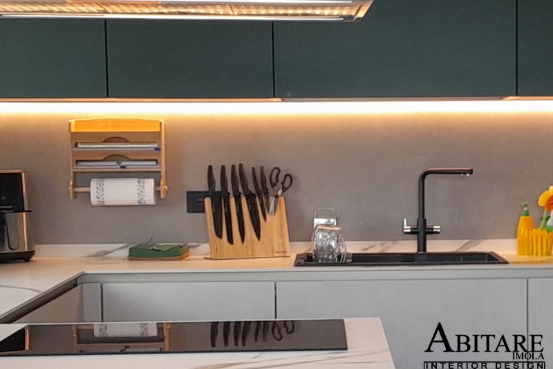 cucina verde alpi snaidero way illuminazione led abitare imola piano ceramica abitum piano induzione