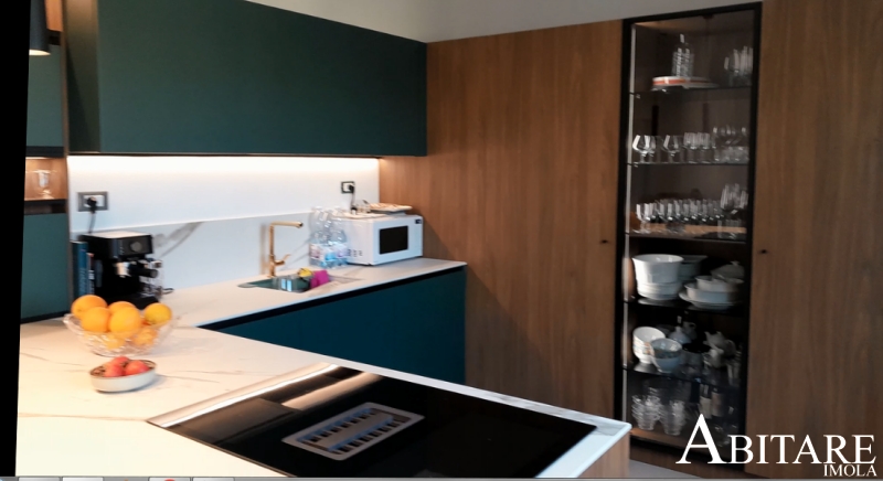 cucina vetrinetta piano top ceramica snaidero imola arredamento arredare bologna faenza noce cucina verde