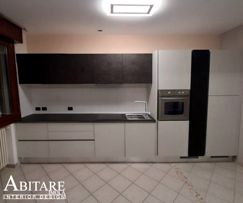 cucina lineare okos imola arredamento dispensa estraibile piano induzione bianca lineare arredare casa