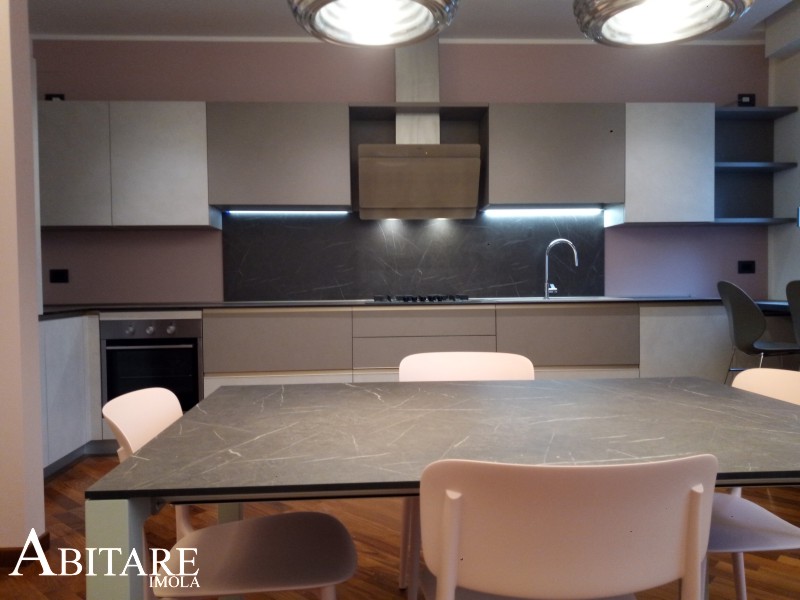 interior design cucina joy snaidero pareti muri rosa cappa faber cocktail vetro champagne arredare casa arredamento imola faenza castel del rio progetto impianti cucine