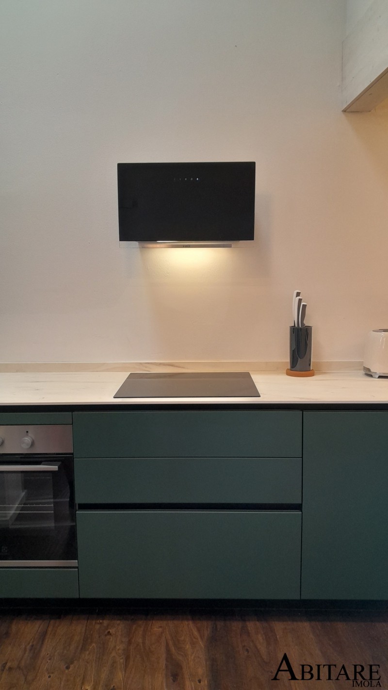 interior design cucina minimal senza maniglia arredare casa imola arredamento bologna induzione cappa vetro piano hpl snaidero cucine