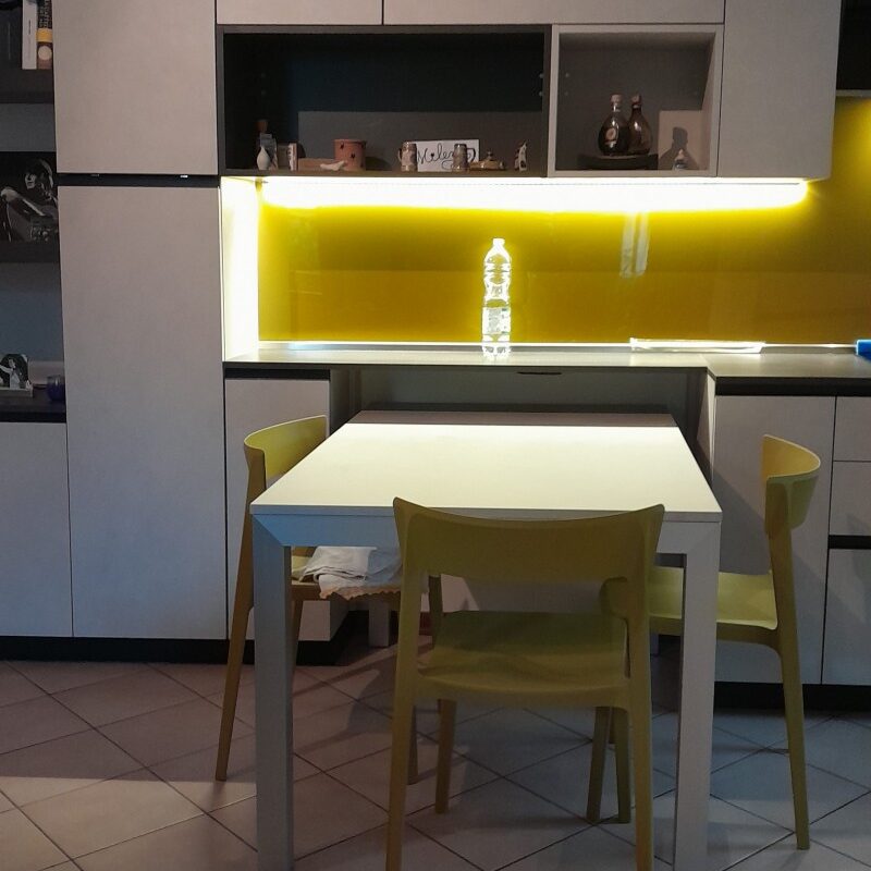 tavolo cucina arredare casa arredamento abitare imoa interior design luci led sotto pensile