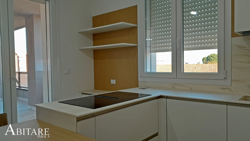 arredamento imola cucine arredare casa bologna faenza cucina snaiderobianca rovere cappa integrata induzione sottofinestra