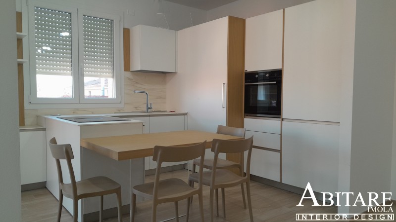 cucina bianca rovere piano snacka sbalzo piano cottura aspirante cabina armadio arredare casa arredamento imola bologna snaidero