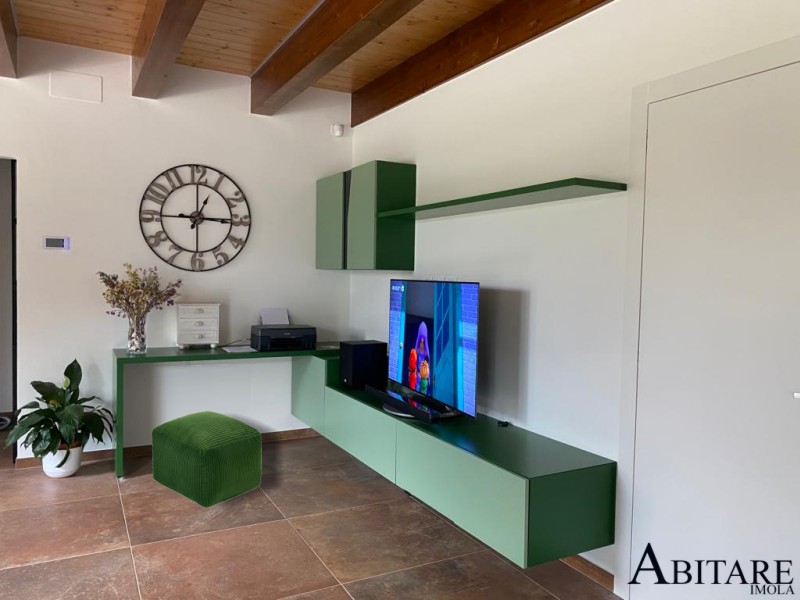 mobile tv sospeso angolo pc verde green arredare casa arredamento imola interior design bologna ozzano faenza massa lombarda