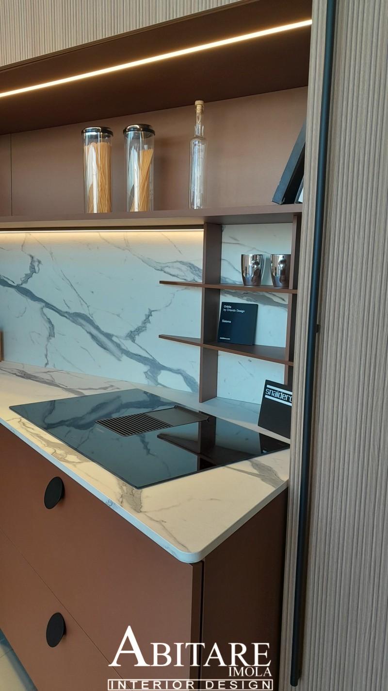 arredare casa cucina snaidero arredamento imola piano cottura con cappa integrata imensola luci led effetto marmo bologna