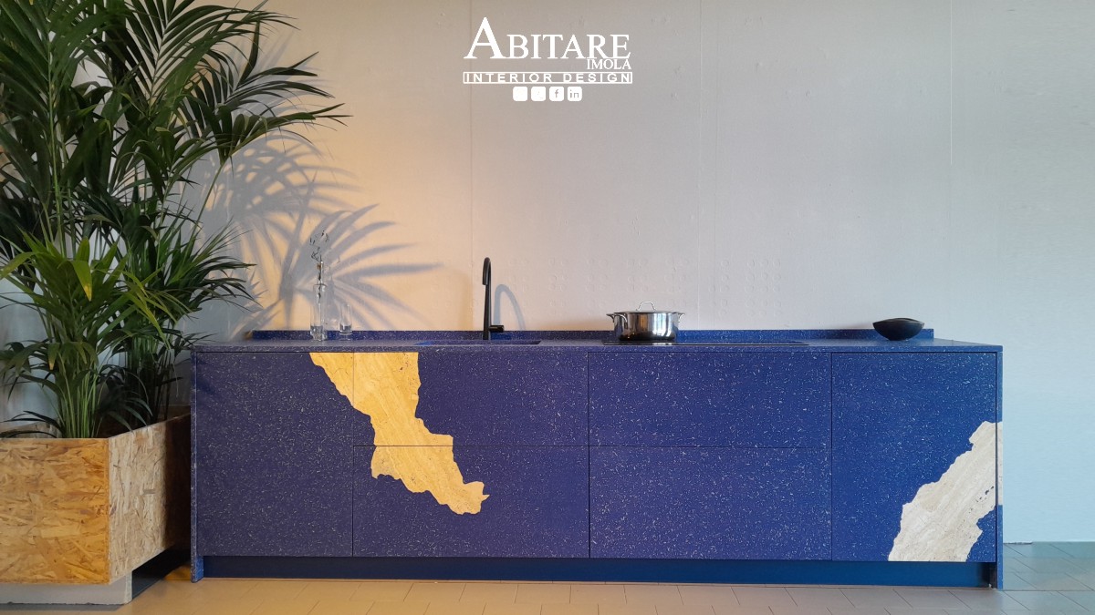 cucina imola arredamento bologna oikos senza maniglia lavello integrato piano induzione travertino arredare casa