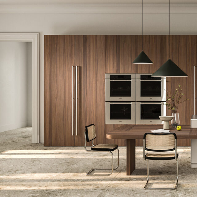 Questa composizione @snaiderocucine dà vita a una cucina ampia e attrezzata, resa elegante dalle vetrine Rialto che svelano con discrezione il loro contenuto e riflettono la luce dell’ambiente. Al centro è protagonista il nuovo tavolo integrato Regolo. 

Progetta con noi la tua prossima cucina. 

#Snaidero #AssaggidiVita.